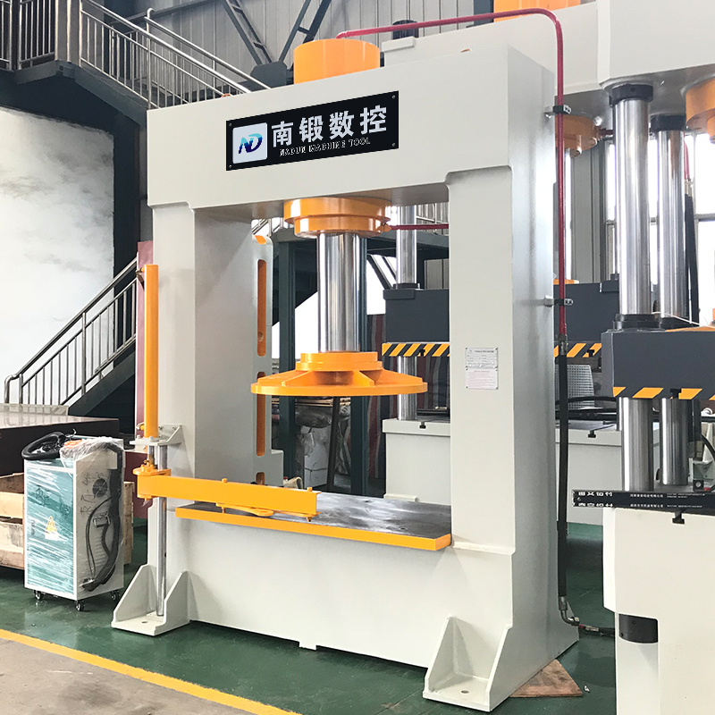 300t工程車輪胎壓裝油壓機(jī)，300噸壓胎機(jī)帶移動工作臺