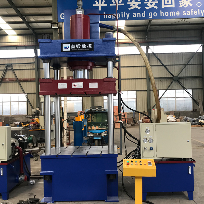 315噸汽車內(nèi)置水箱蓋板拉伸油壓機(jī)使用效果？